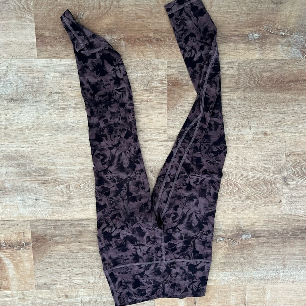 Lululemon align pant in purple pattern size 6 (as is: has piling!)
